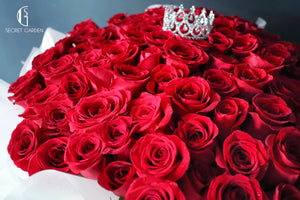 Bouquet of roses with a crown